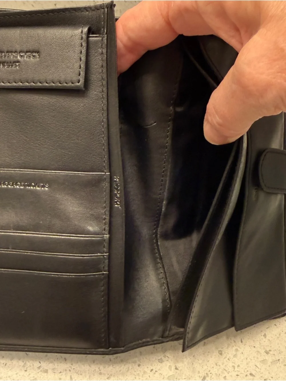 Men’s Black Genuine Leather Bi-fold Wallet